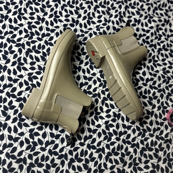 Hunter Grey Taupe Original Refined Pull On Durable Rubber Chelsea Boots NWOT 10 - Picture 10 of 16